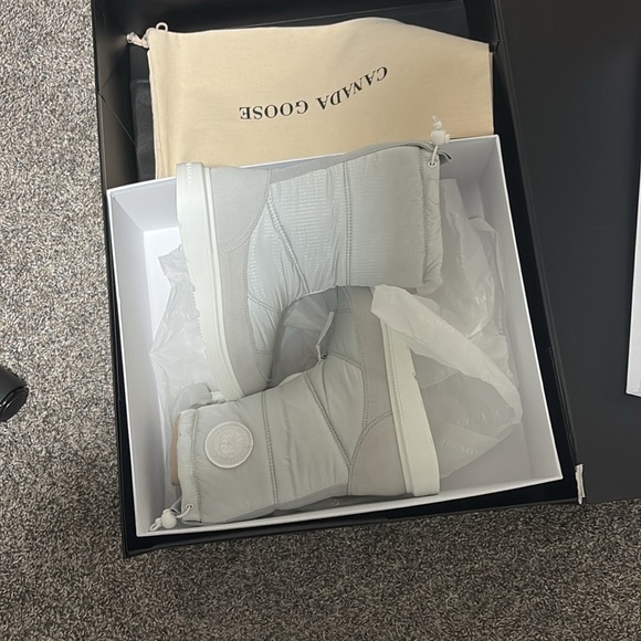 Canada Goose boots - Picture 3 of 3